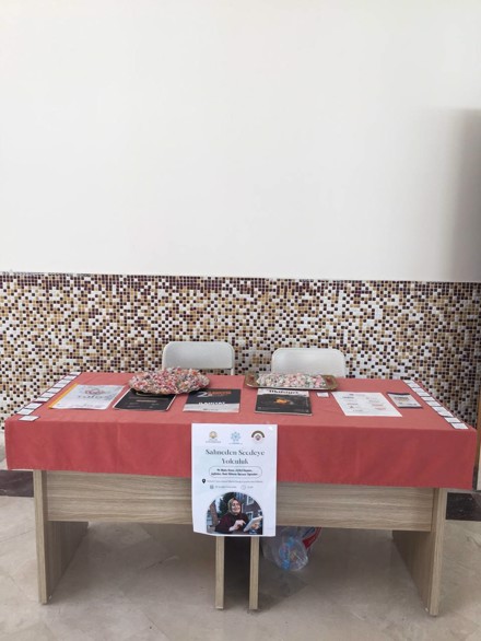 "Sahneden Secdeye Yolculuk" konulu konferans gerçekleştirildi.